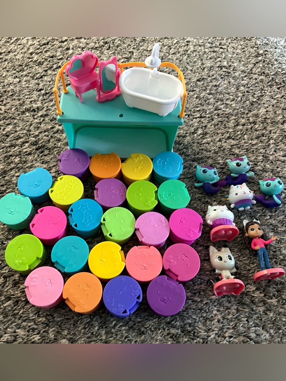 EUC NWOT NETFLIX dreamworks Gabby’s Dollhouse toy lot